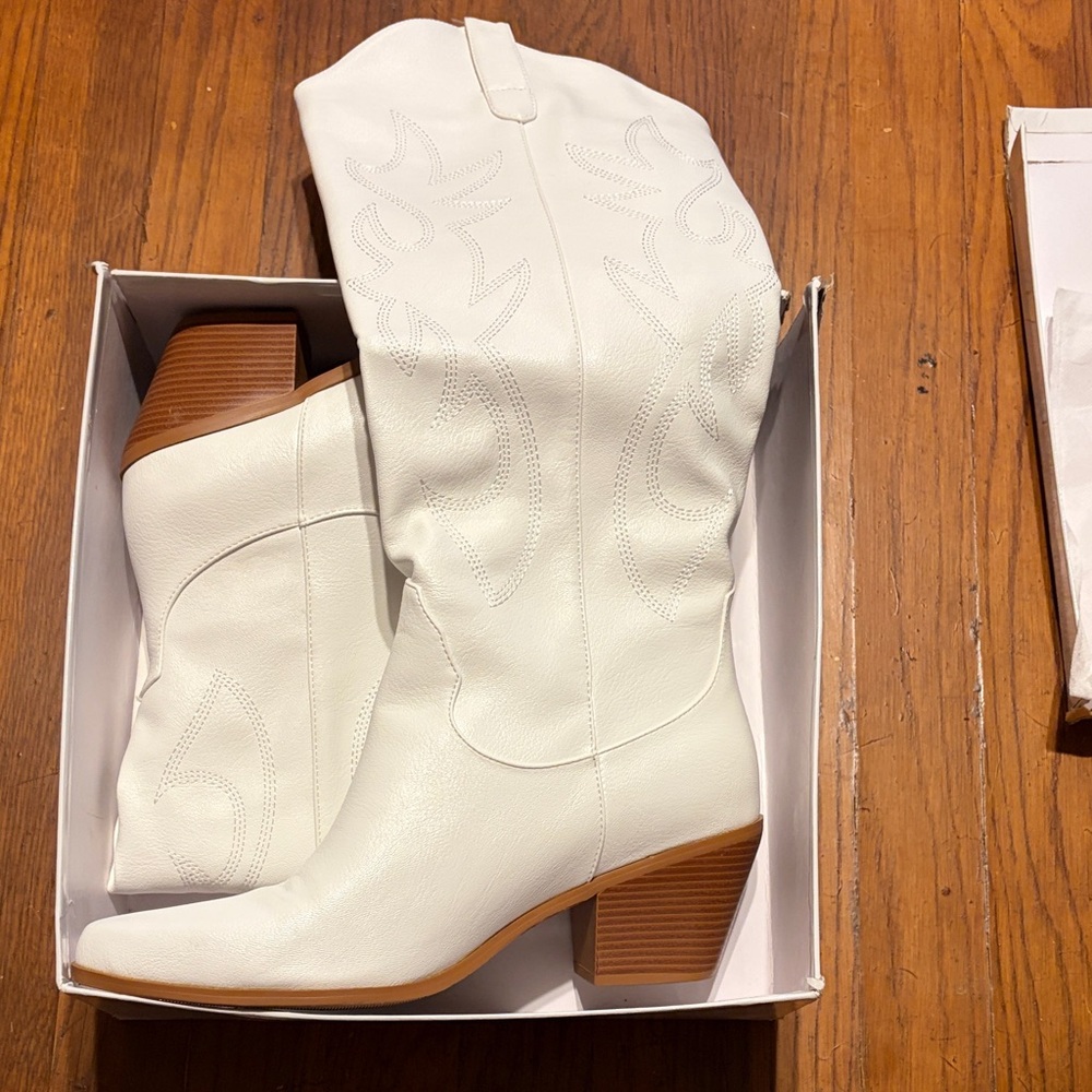 Boutique White Knee High Heeled Boots